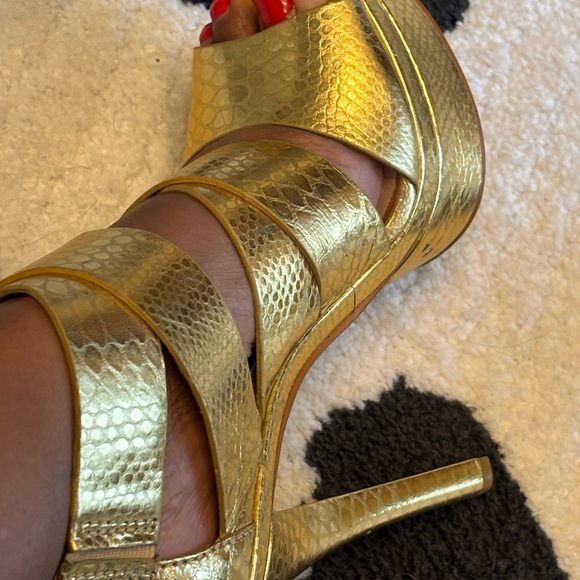 Michael Kors GOLD Platform Sandal - Picture 14 of 16